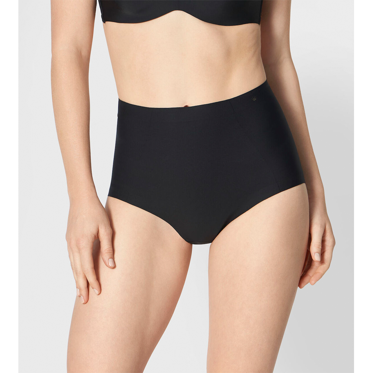 Triumph Medium Shaping HighwaIst - Black - 10201723-0004