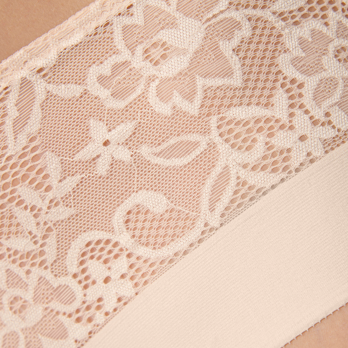 Triumph Vivid Spotlight - Cameo Beige - 10210632-00DL