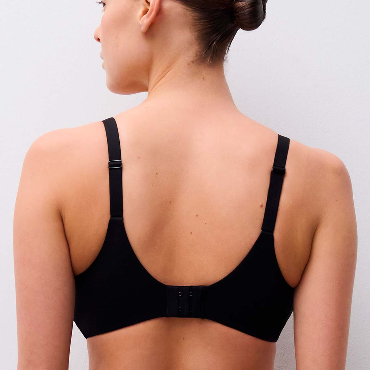 Chantelle EasyFeel Norah BH med bøjle, sort - C13F10 - 011 - Black