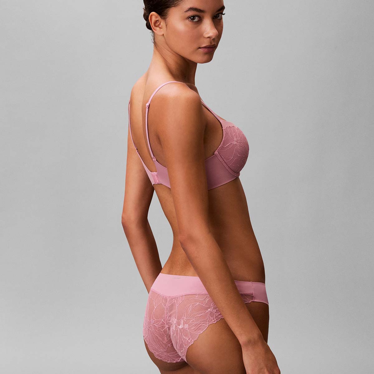 Calvin Klein Perfectly Fit Lace tai trusse, rosa - LV00QF8445 - 41I - Soft Mauve