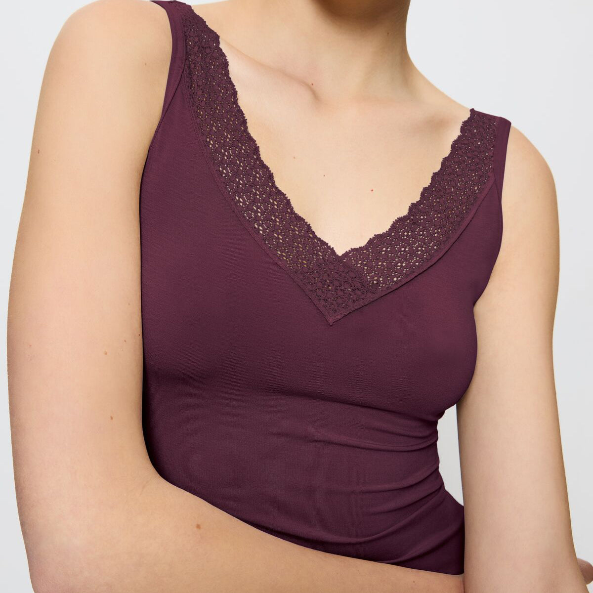 Triumph Feel of Modal Tank - Deep Burgundy - 10221637-00EG