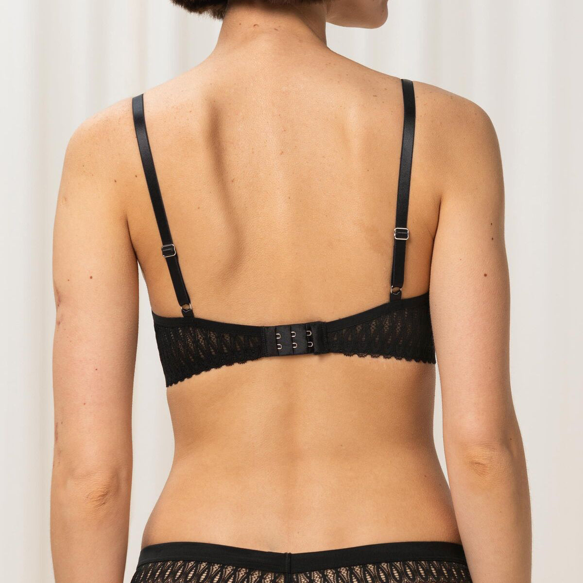 Triumph Aura Spotlight WHP - Black - 10207996-0004