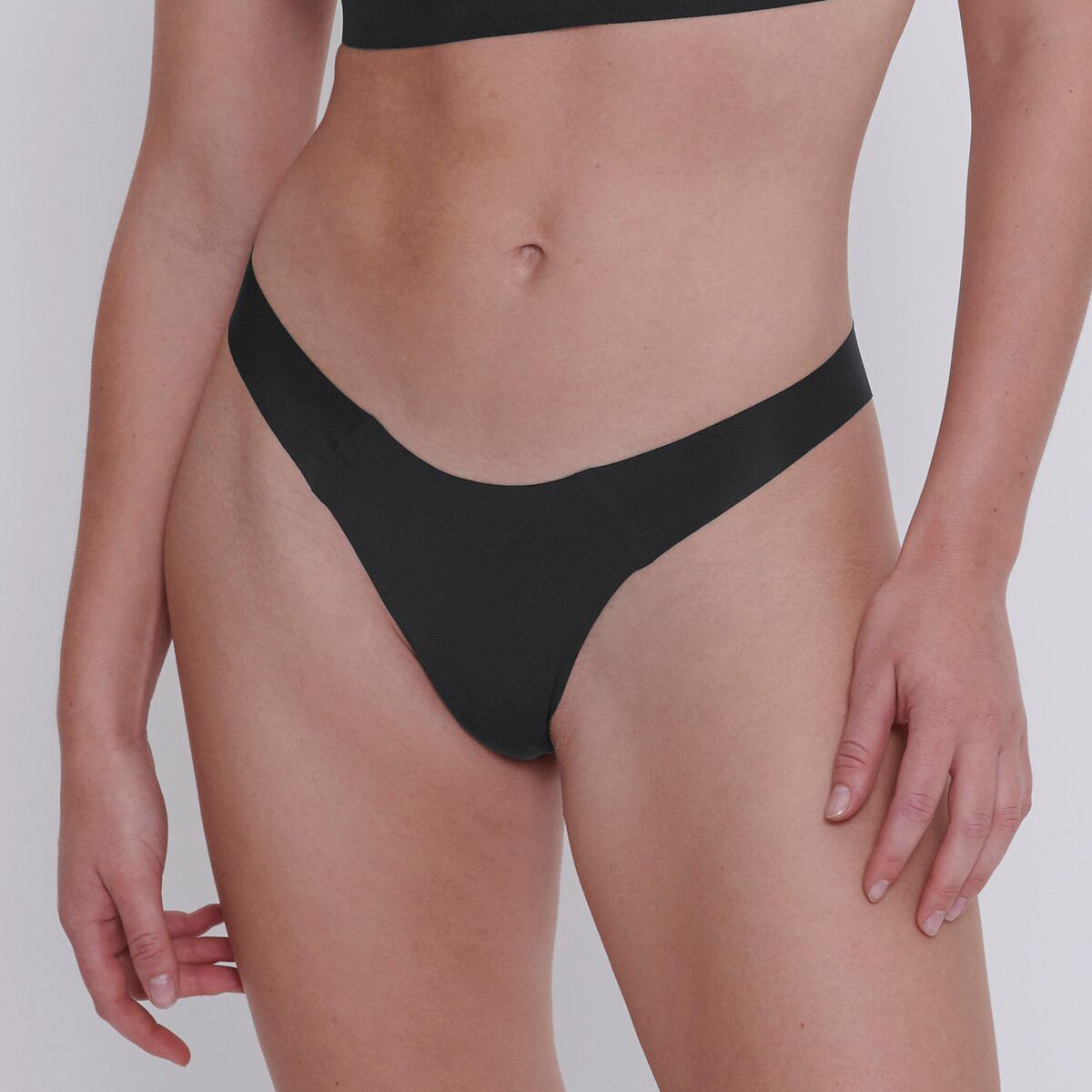 Sloggi Zero Feel 2.0 tanga panty, black​