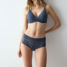 Triumph Body Make-Up Illusion Lace hipster trusse, blå - 10219748 - 7873 - Indigo Veil